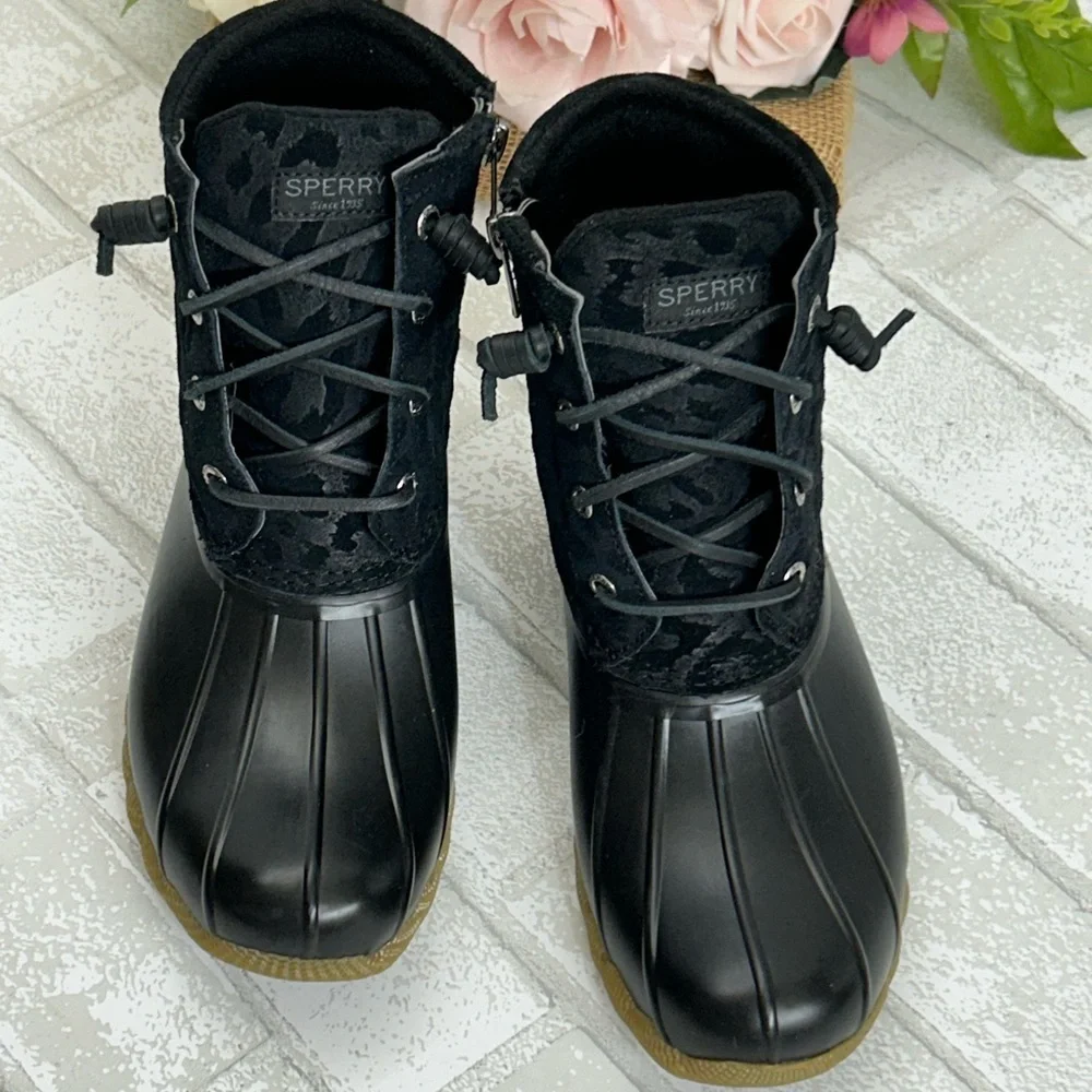 Sperry Women's Black and Tan Winter Boots